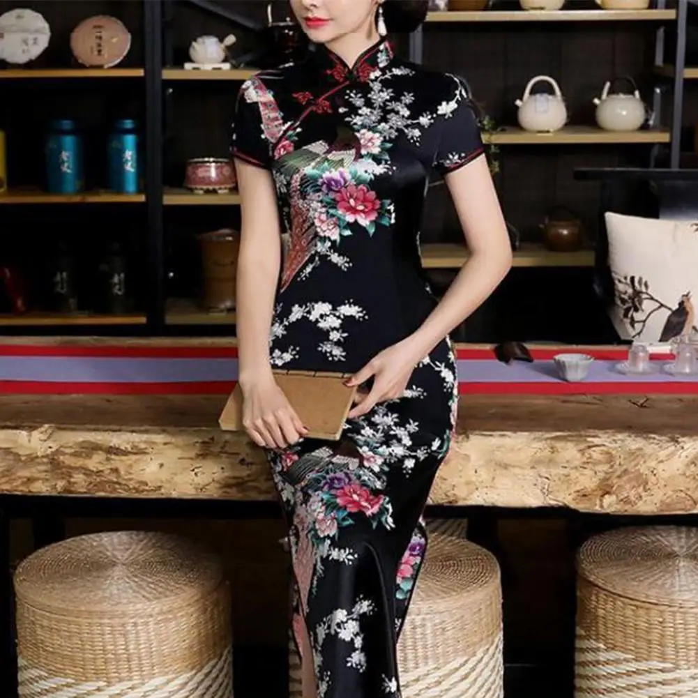 This classical Chinese women's cheongsam is made of polyester fiber, which is soft and comfortable against the skin.
This classical Chinese women's cheongsam is made of polyester fiber, which is soft and comfortable against the skin.