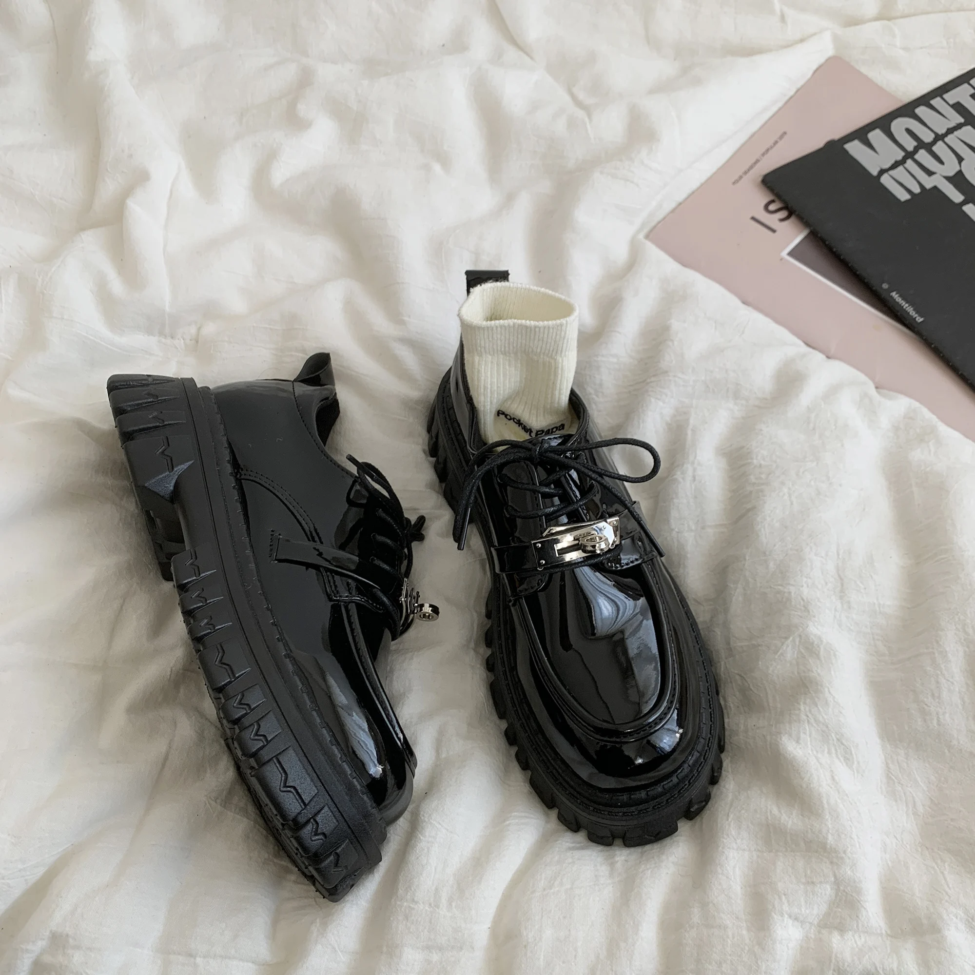 Женские туфли-оксфорды, балетки из лакированной кожи на платформе, в британском стиле, осень 2022 
Женские туфли-оксфорды, балетки из лакированной кожи на платформе, в британском стиле, осень 2022