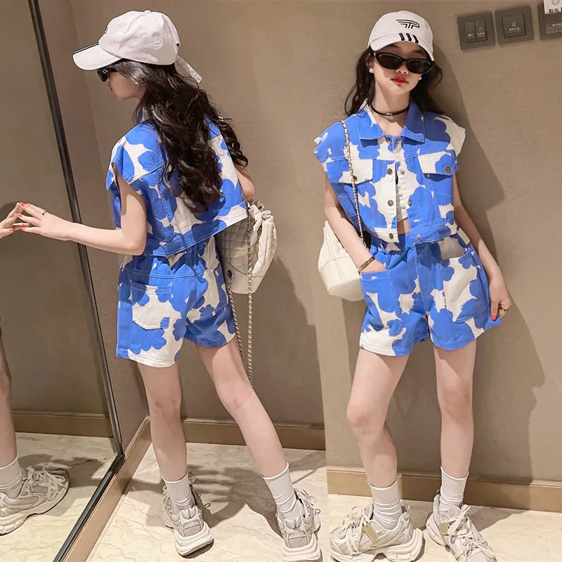 Летний синий комплект для девочек, джинсовый жилет + шорты, джинсовый комплект из 2 предметов, детская одежда, Модный повседневный костюм для девочек с леопардовым принтом
Летний синий комплект для девочек, джинсовый жилет + шорты, джинсовый комплект из 2 предметов, детская одежда, Модный повседневный костюм для девочек с леопардовым принтом