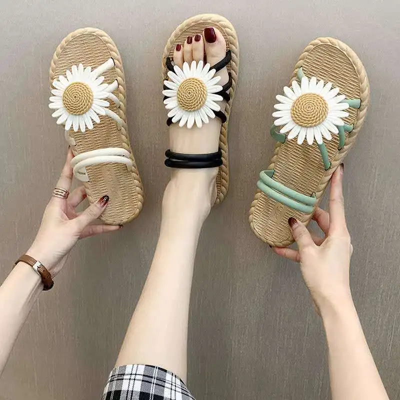 Women Slippers 2023 Summer New Ladies Soft-soled Shoes Fashion Minimalist cute Wind Small Daisy OutdoorAll-match Beach Sandals
Women Slippers 2023 Summer New Ladies Soft-soled Shoes Fashion Minimalist cute Wind Small Daisy OutdoorAll-match Beach Sandals