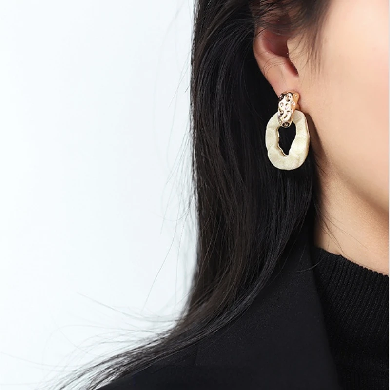 Korean Version Irregular Circle Silver Pin Earrings Daily Versatile Temperament Women's Earring Jewelry
Korean Version Irregular Circle Silver Pin Earrings Daily Versatile Temperament Women's Earring Jewelry