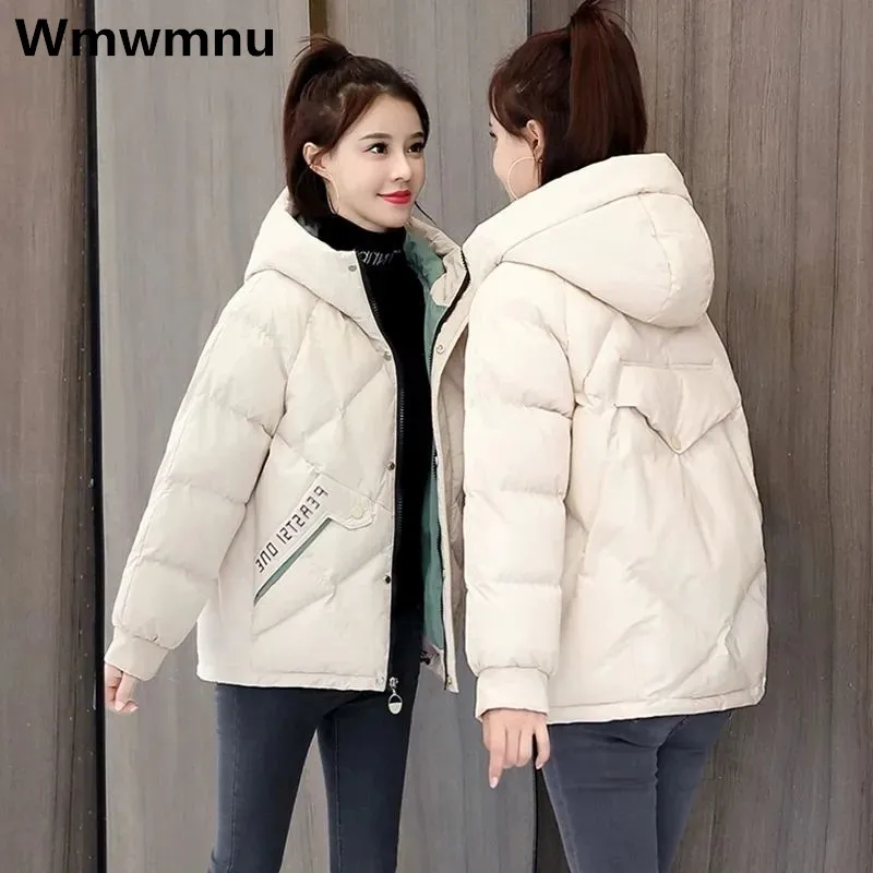 Women's Winter Short Parkas Thicken Warm Hooded Dowm Coats Casual Loose Fashion Cotton Padded Jackets Oversized 75kg Casacos New
Women's Winter Short Parkas Thicken Warm Hooded Dowm Coats Casual Loose Fashion Cotton Padded Jackets Oversized 75kg Casacos New