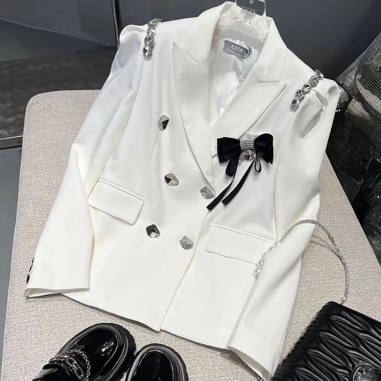 High-end Suit Jacket Women's 2023 Fashion Elegant Double Breasted Loose White Blazer Coat
High-end Suit Jacket Women's 2023 Fashion Elegant Double Breasted Loose White Blazer Coat