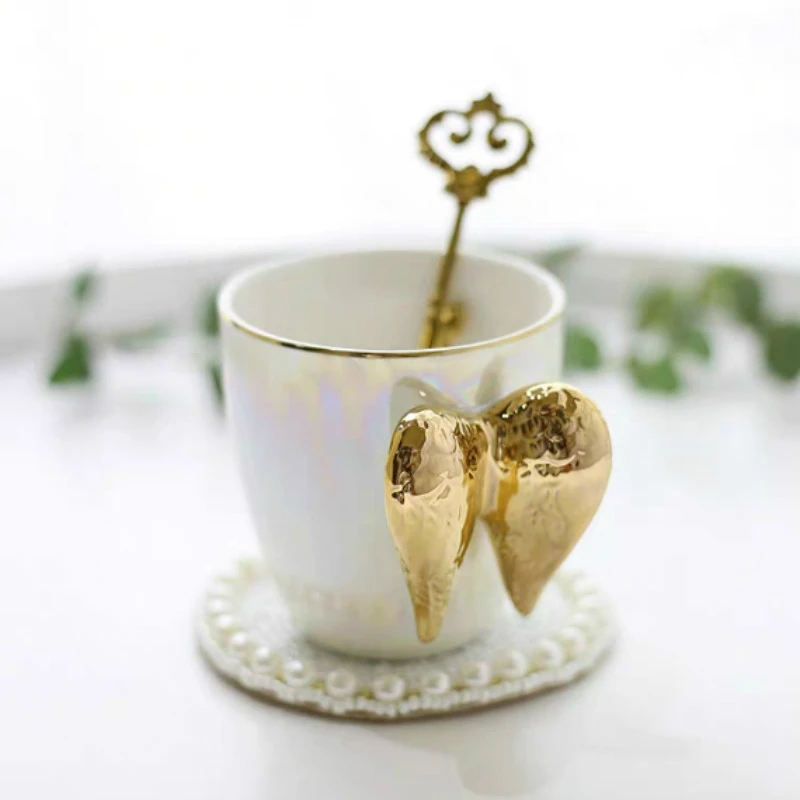Mugs Coffee Cup with Golden Angel wings Home drinkware Decoration Beautiful and Novelty Ceramic Milk Coffee Breakfast Cup Gift
Mugs Coffee Cup with Golden Angel wings Home drinkware Decoration Beautiful and Novelty Ceramic Milk Coffee Breakfast Cup Gift