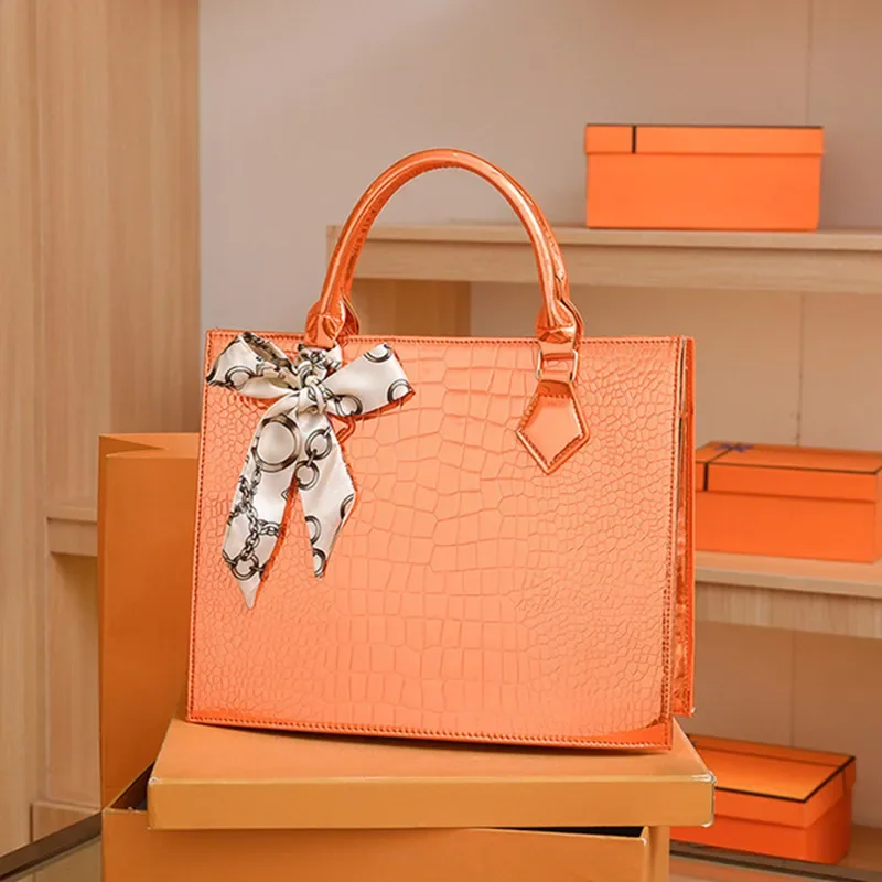 Luxury Fashion Women's Handbags Crocodile Pattern Leather Tote Bag 2024 New Simple Commuter Shoulder Messenger Shopping Bags
Luxury Fashion Women's Handbags Crocodile Pattern Leather Tote Bag 2024 New Simple Commuter Shoulder Messenger Shopping Bags