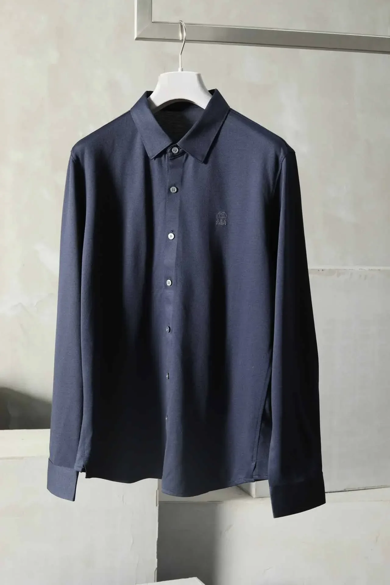 BILLIONAIRE SIJITONGDA Shirt silk men 2024 summer new short sleeve breathable thin embroidery quality big size M-2XL
BILLIONAIRE SIJITONGDA Shirt silk men 2024 summer new short sleeve breathable thin embroidery quality big size M-2XL