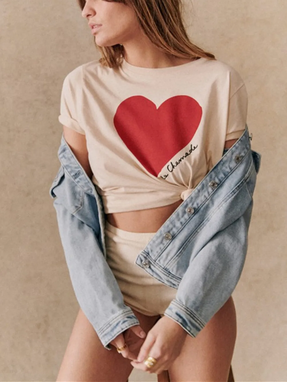 Женская облегающая футболка с принтом сердца и буквы, модная футболка с коротким рукавом и круглым вырезом, Новинка лета 2024, женские Топы 4 цветов
Женская облегающая футболка с принтом сердца и буквы, модная футболка с коротким рукавом и круглым вырезом, Новинка лета 2024, женские Топы 4 цветов