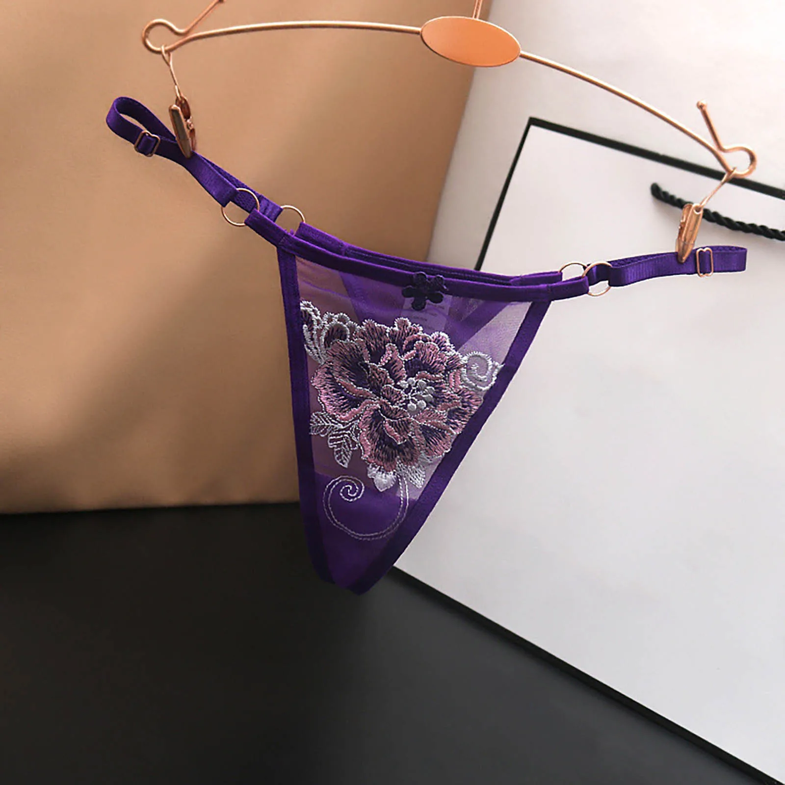 Women‘s Sexy Embroidery Thong Panties Breathable Low Waist Solid Underpants Thin Belt See-Through G-Strings Female Underwear
Women‘s Sexy Embroidery Thong Panties Breathable Low Waist Solid Underpants Thin Belt See-Through G-Strings Female Underwear