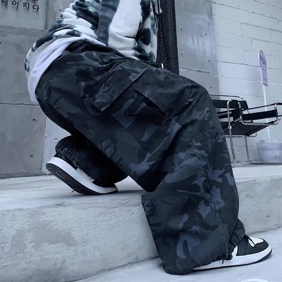 Брюки-карго мужские с накладными карманами, камуфляжные Ретро штаны, уличные Свободные повседневные брюки с широкими штанинами в стиле Харадзюку, зеркальная мужская одежда
Брюки-карго мужские с накладными карманами, камуфляжные Ретро штаны, уличные Свободные повседневные брюки с широкими штанинами в стиле Харадзюку, зеркальная мужская одежда