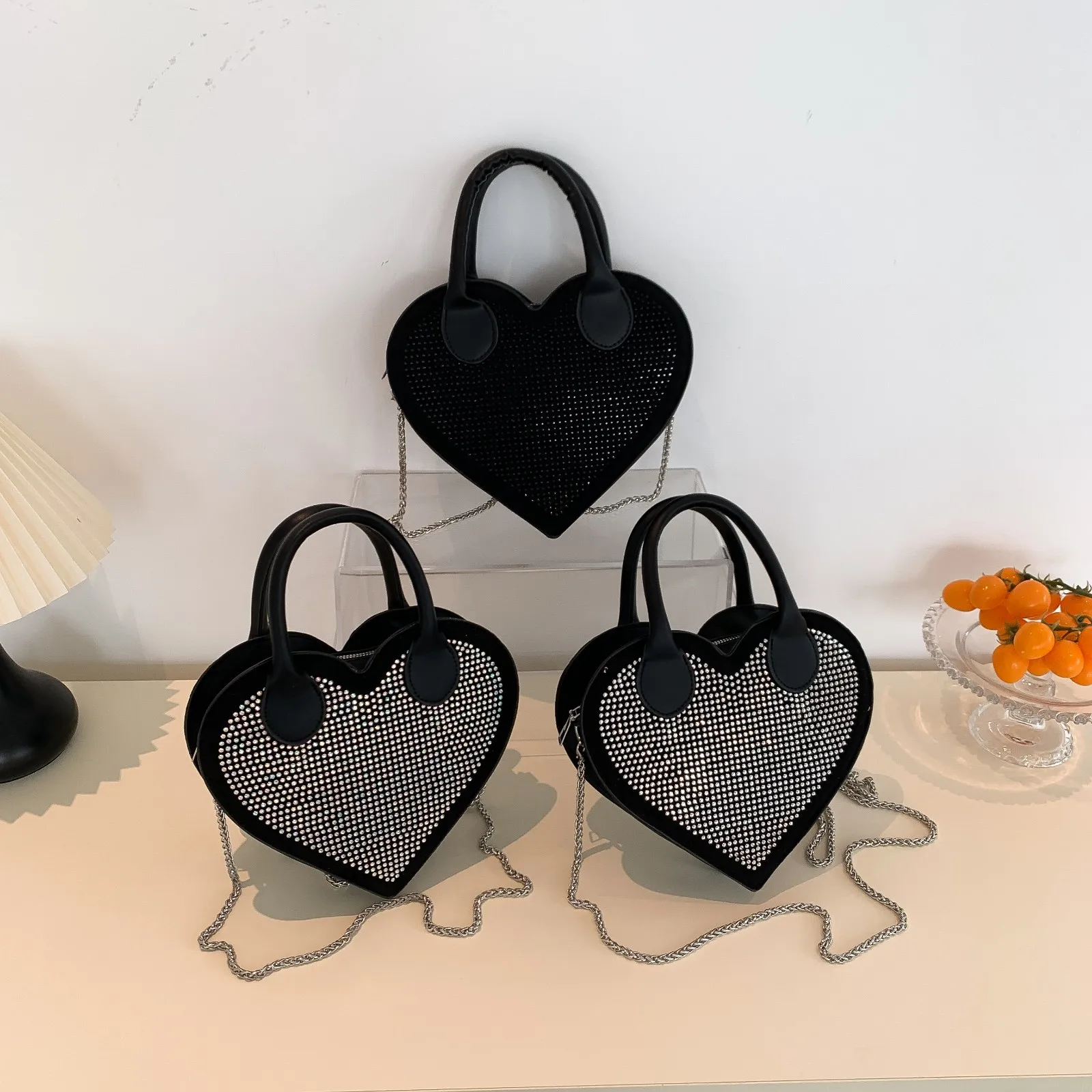 Woman Bags New Heart-shaped Simplicity Handbags Casual Commuting Messenger Bag Fashion Female Shopper Nightclub Shoulder Bag
Woman Bags New Heart-shaped Simplicity Handbags Casual Commuting Messenger Bag Fashion Female Shopper Nightclub Shoulder Bag