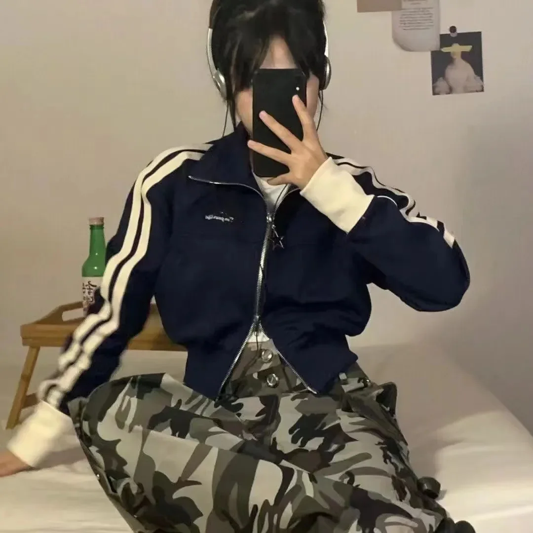 Y2K Women Vintage Korean Fashion Streetwear Zip Up Crop Hoodies Harajuku Striped Cropped Zipper Jackets Kpop Sweatshirt Clothes
Y2K Women Vintage Korean Fashion Streetwear Zip Up Crop Hoodies Harajuku Striped Cropped Zipper Jackets Kpop Sweatshirt Clothes