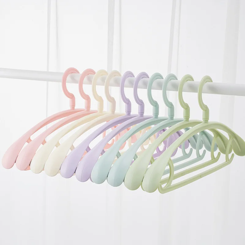 Plastic Wide Shoulder Traceless Hanger, Thick Solid Non-Slip Clothes Hook Sub-Rotatable Semicircle Hanger
Plastic Wide Shoulder Traceless Hanger, Thick Solid Non-Slip Clothes Hook Sub-Rotatable Semicircle Hanger