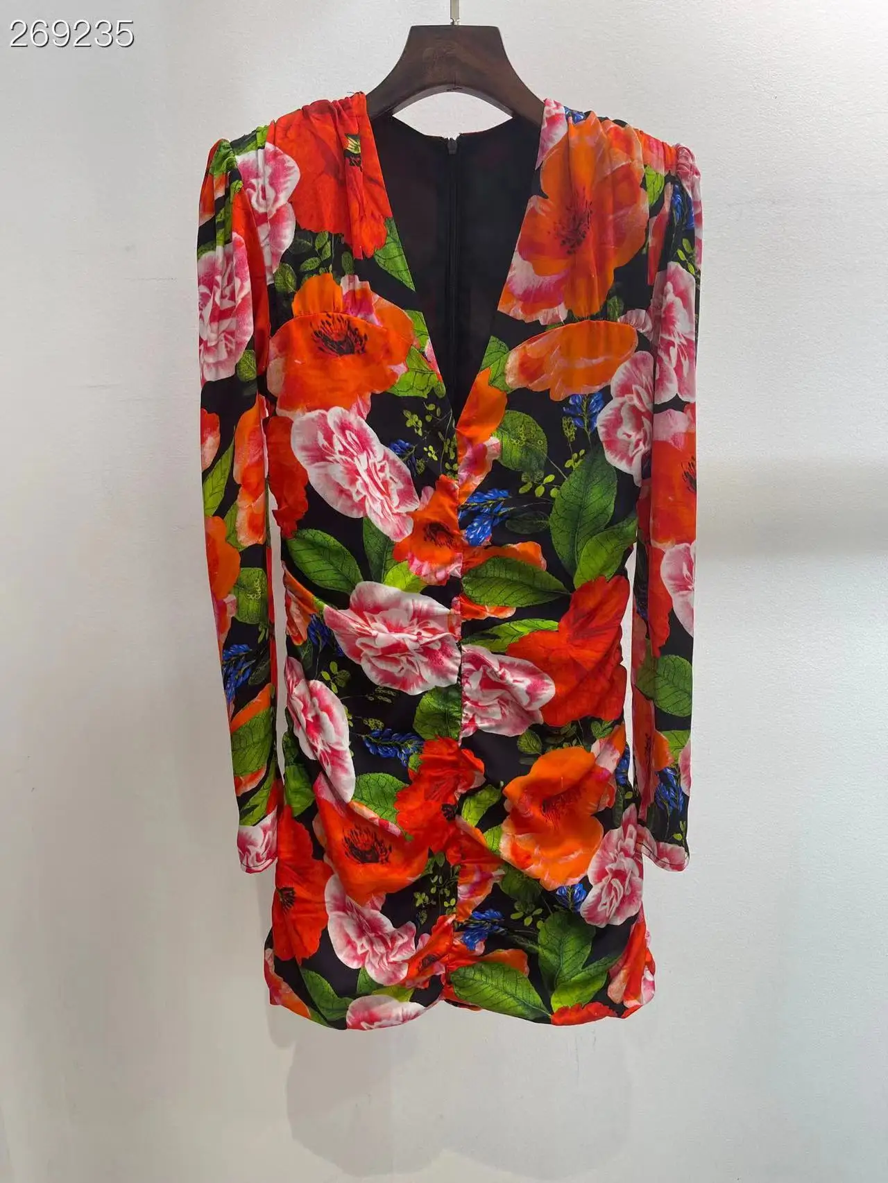 Fyion Fashion Runway 2022 Summer Mini Dress Women Flowers Print Long Sleeves V-Neck Office Lady Sexy Draped Dress
Fyion Fashion Runway 2022 Summer Mini Dress Women Flowers Print Long Sleeves V-Neck Office Lady Sexy Draped Dress