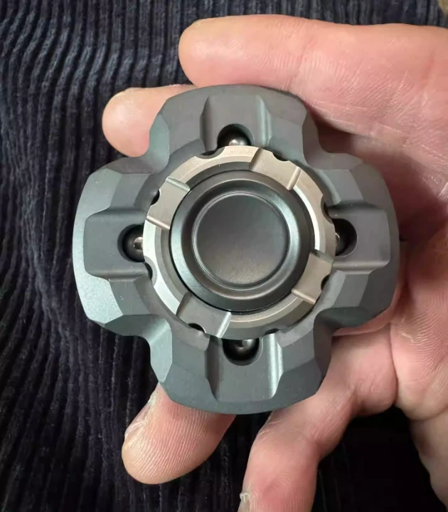 

USED EDC TQ Steel zirconium fidget spinner Fingertip gyroscope Decompression toys