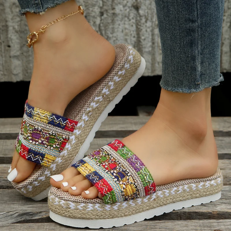 New Wedge Sandals Women's Outdoor Fashion Casual Ethnic Style Beach Shoes Woven Thick Sole Slippers Light Shoes Slides
New Wedge Sandals Women's Outdoor Fashion Casual Ethnic Style Beach Shoes Woven Thick Sole Slippers Light Shoes Slides