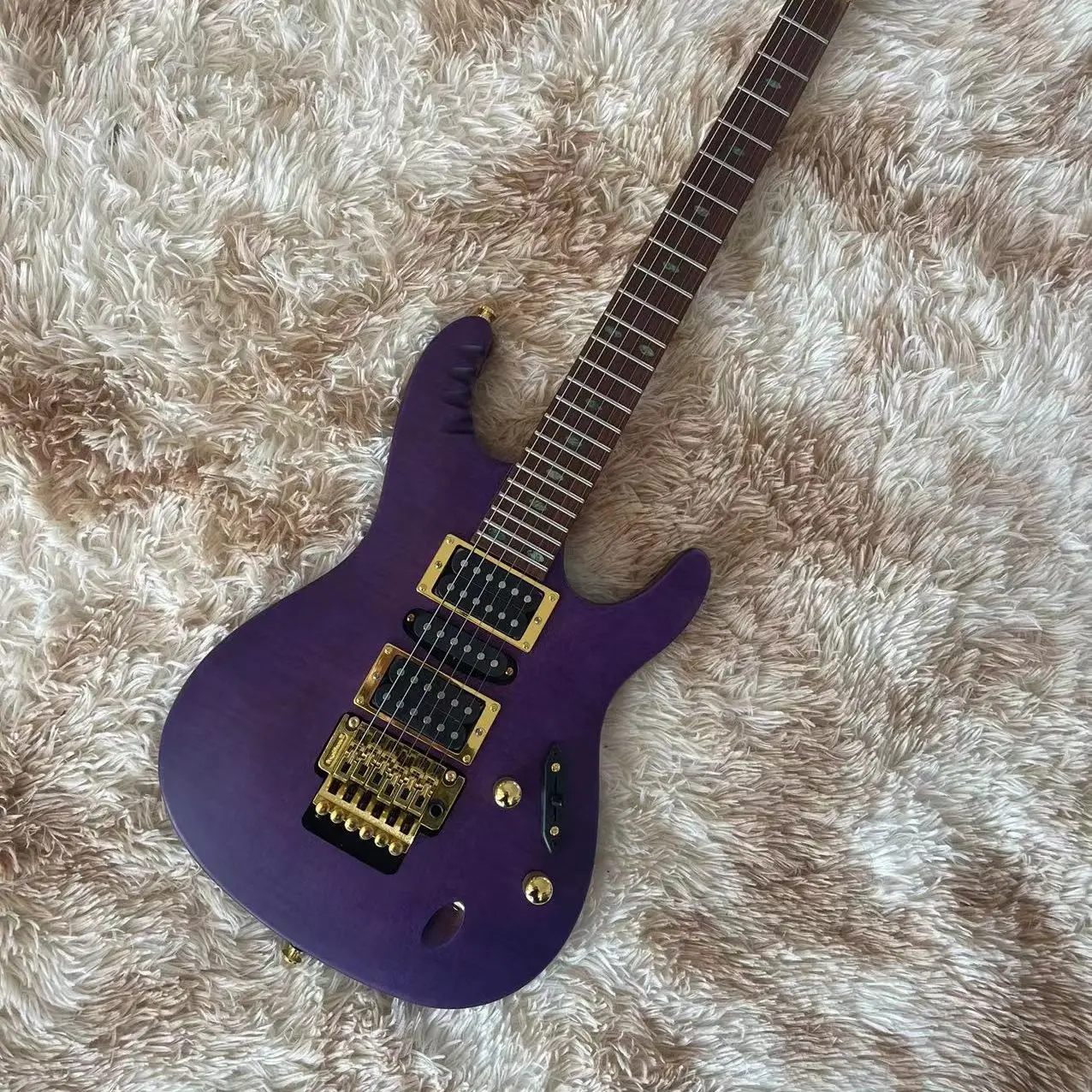 Limited edition electric guitar, purple nitrolacquer, real picture, can be modified and customized, free package and mail to hom
Limited edition electric guitar, purple nitrolacquer, real picture, can be modified and customized, free package and mail to hom