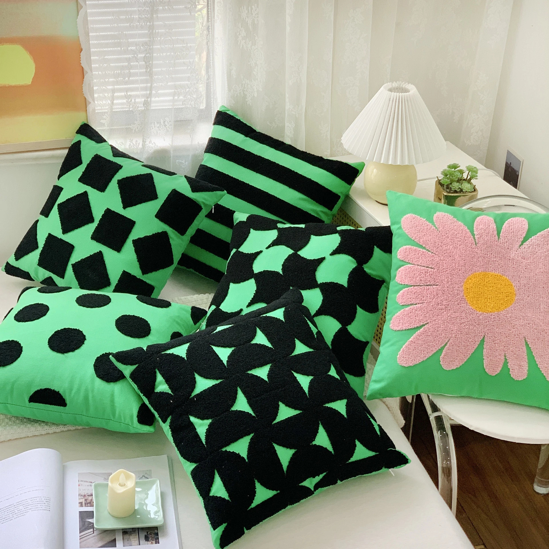 

45x45cm Modern Minimalist Small Daisy Throw Embroidery Pillow Cover All Cotton Velvet Green Cushion Cover for Sofa Home Decor