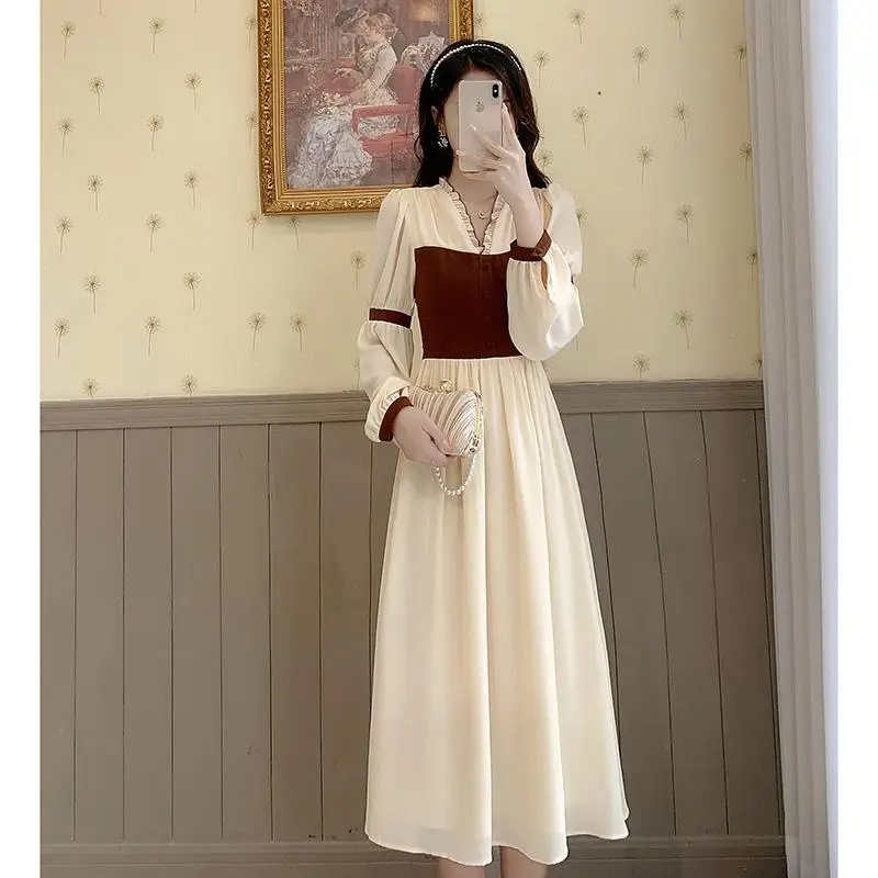 Autumn 2022 New French Dress Stitching Slim Skirt Long Sleeve Hepburn Wind V-neck Long Dress
Autumn 2022 New French Dress Stitching Slim Skirt Long Sleeve Hepburn Wind V-neck Long Dress