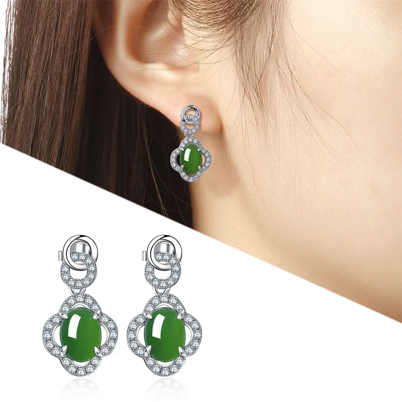 

Natural Hotan Jade Jasper S925 Silver Inlaid Emerald Earrings Nails Classical Personalized Petals Four leaf Grass for Girlfriend