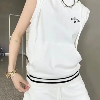 Camiseta de Golfe para Homens e Mulheres: Absorção de Suor, Conforto e Estilo no Verão 7 2024 New Summer Women's Golf Dress Set Hooded Sleeveless Vest Light Soft Golf Wear T-shirt Skirt Ladies Fashion Golf Waistcoat