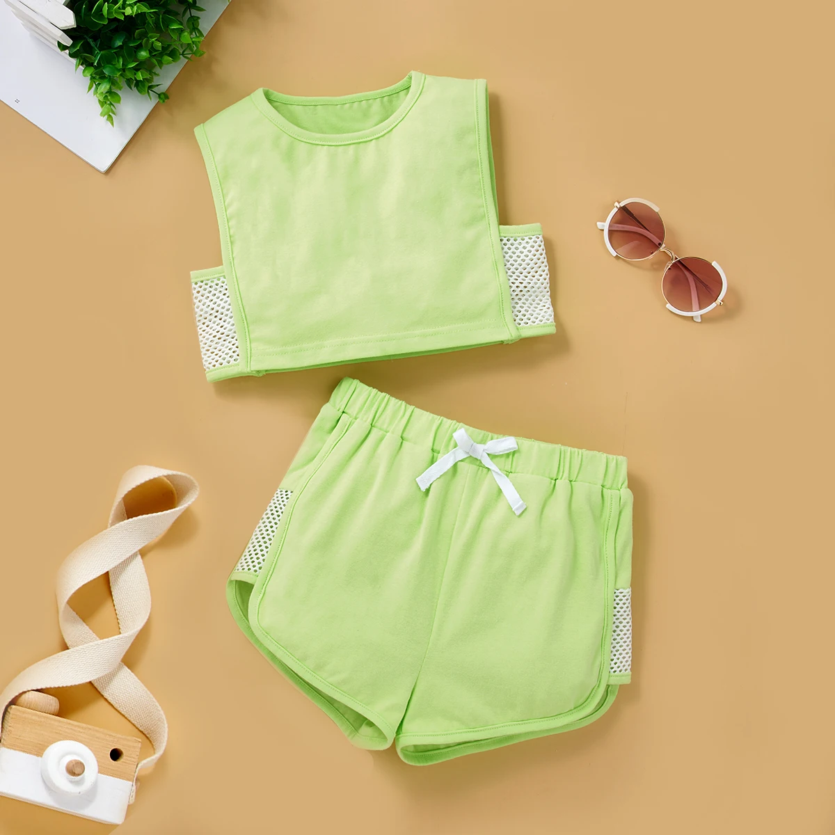 Girls' Set Round Neck Top Short Hollow Waistband Shorts Solid Color Fashion New Travel Home Loose Fit
Girls' Set Round Neck Top Short Hollow Waistband Shorts Solid Color Fashion New Travel Home Loose Fit