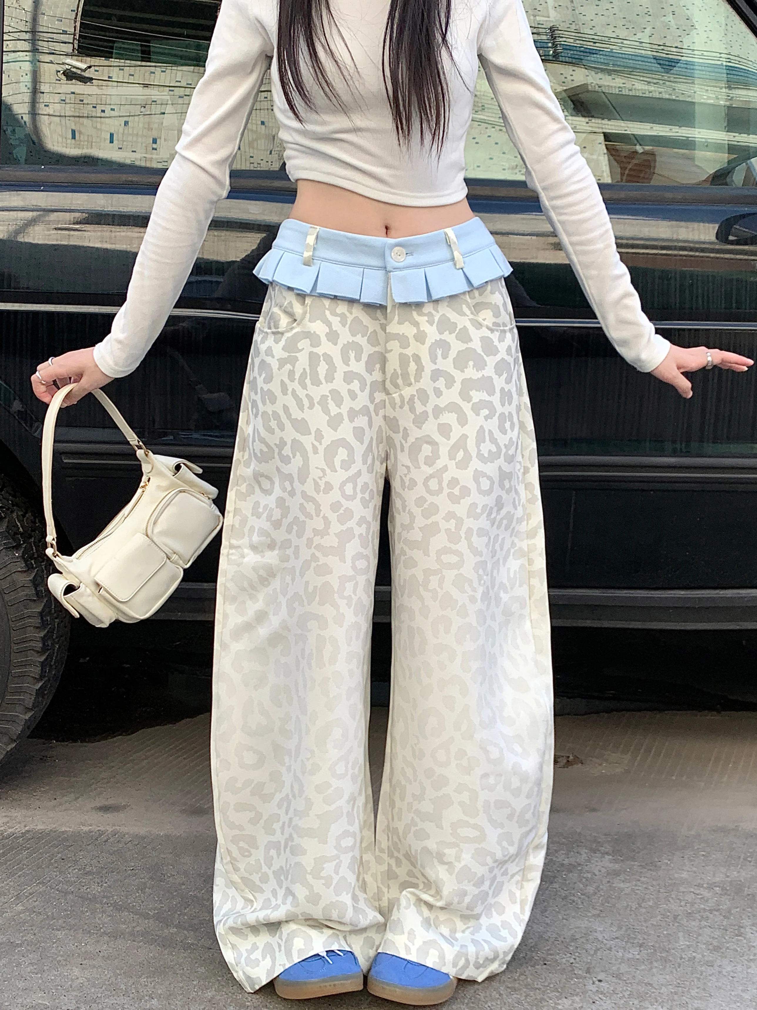 Y2K Baggy Leopard Print Jeans 8 S177d245f0442449080c57a59ef4450a0v