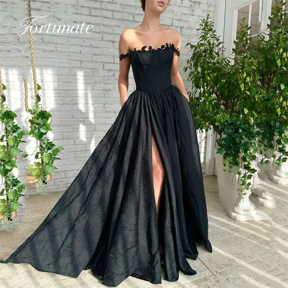 Fortunate Black Elegant Lace Appliques Off The Shoulder Evening Dress High Side Slit A-Line Boat Neck Spaghetti Strap Prom Gown
Fortunate Black Elegant Lace Appliques Off The Shoulder Evening Dress High Side Slit A-Line Boat Neck Spaghetti Strap Prom Gown