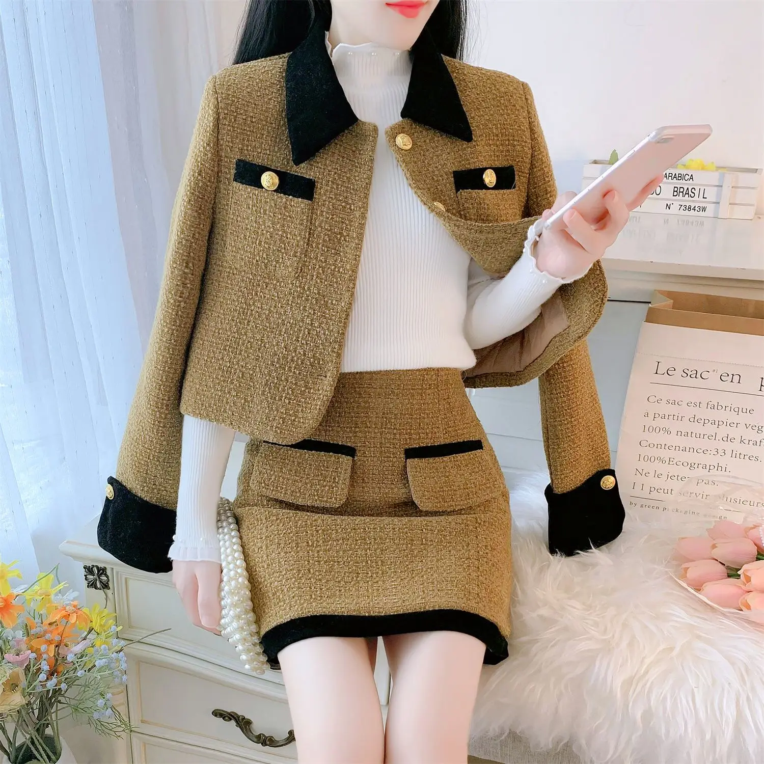 French Style High-end Elegant Women's Suit Jacket Autumn and Winter 2023 New All-match Coat High Waist Short Skirt Two-piece Set
French Style High-end Elegant Women's Suit Jacket Autumn and Winter 2023 New All-match Coat High Waist Short Skirt Two-piece Set
