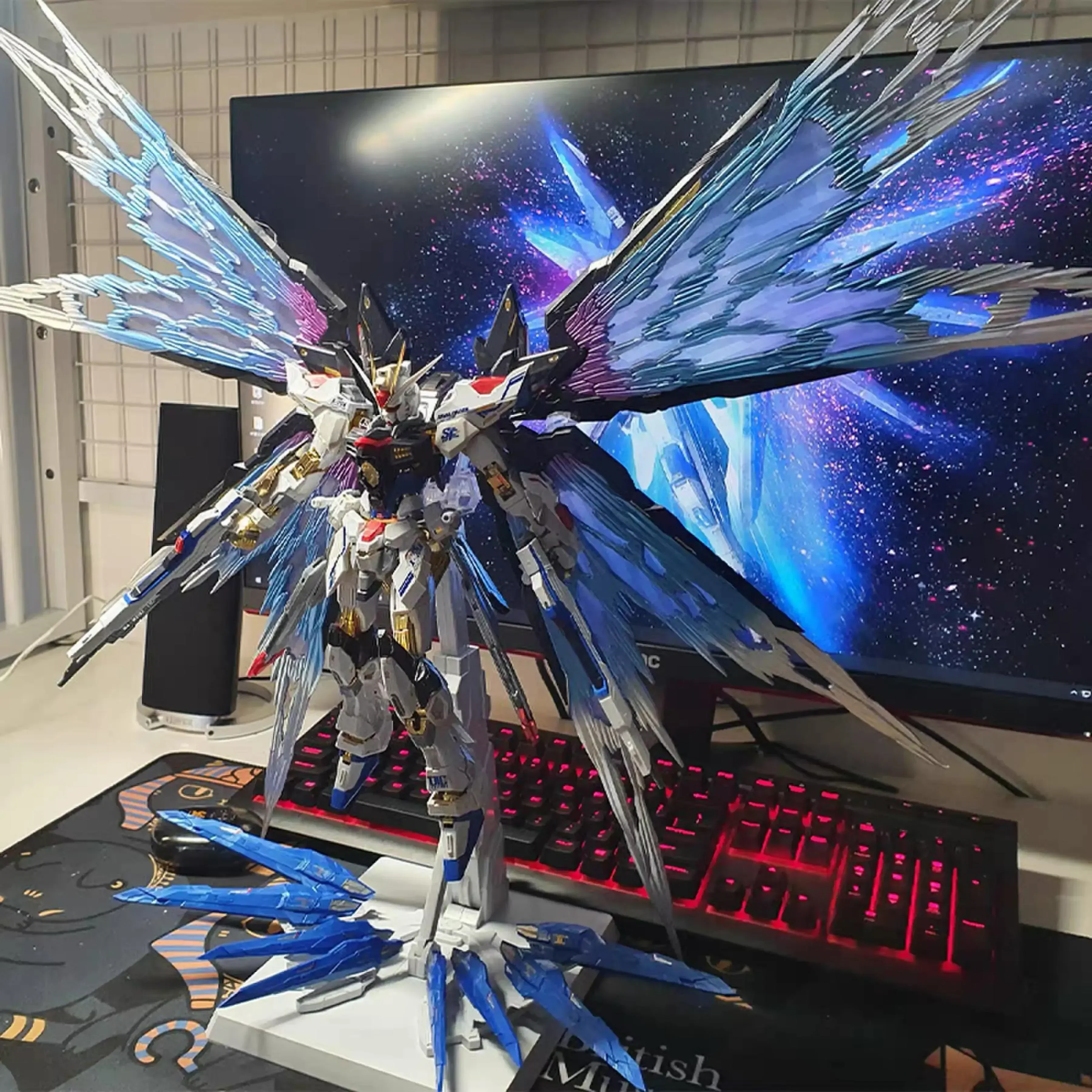 

Bandai Gundam Figure Mg Astray Red Frame Hg Strike Freedom Action Figure Statue Figurine Collectible Model Gk Doll Toys Gift