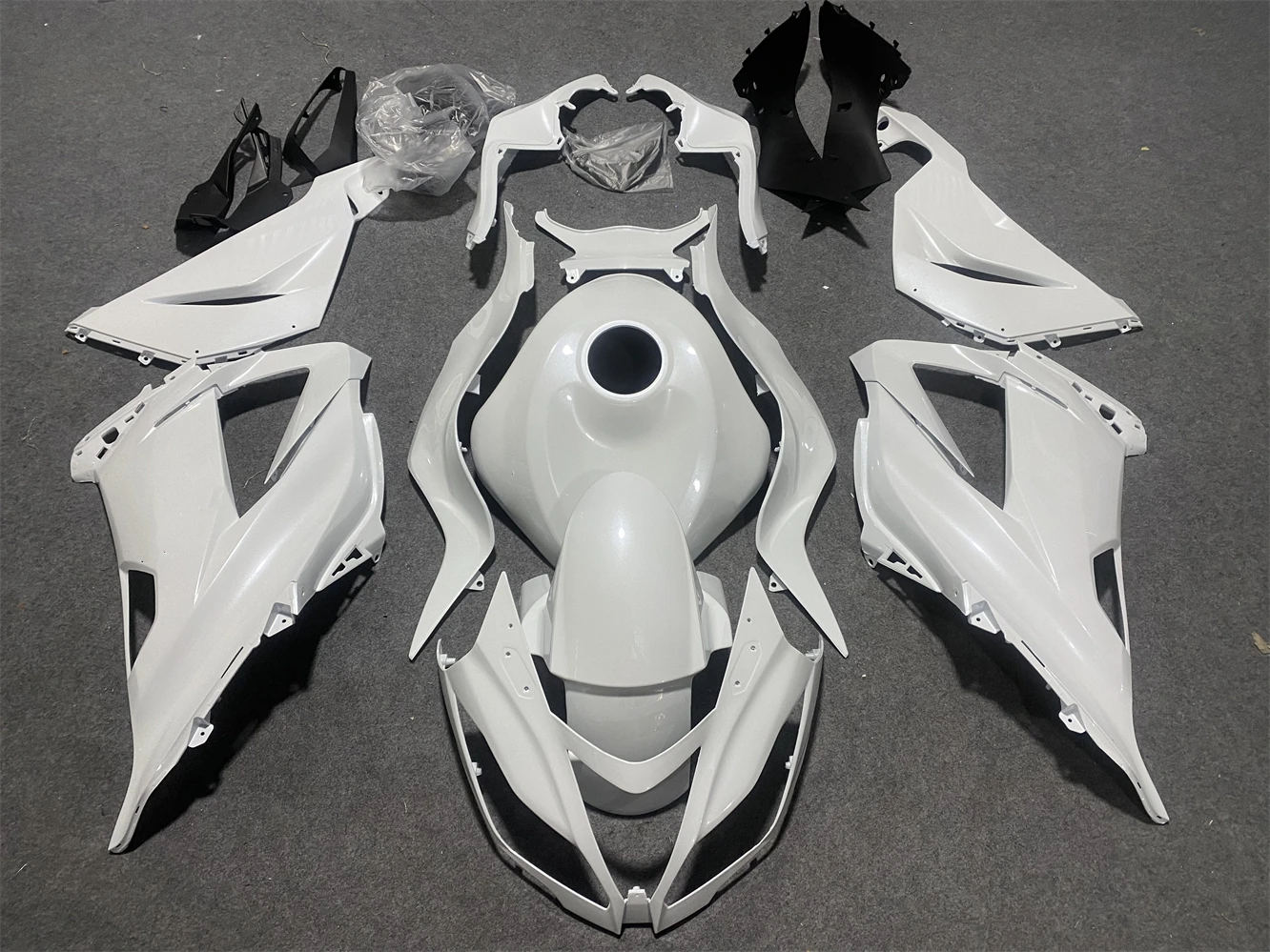 Новый комплект обтекателей из АБС-пластика для ниндзя, модель 636, 599, 2013, 2014, 2015, 2016, 2017, 2018, 13, 14, 15, 16, 17, 18, пользовательский жемчужный белый
Новый комплект обтекателей из АБС-пластика для ниндзя, модель 636, 599, 2013, 2014, 2015, 2016, 2017, 2018, 13, 14, 15, 16, 17, 18, пользовательский жемчужный белый