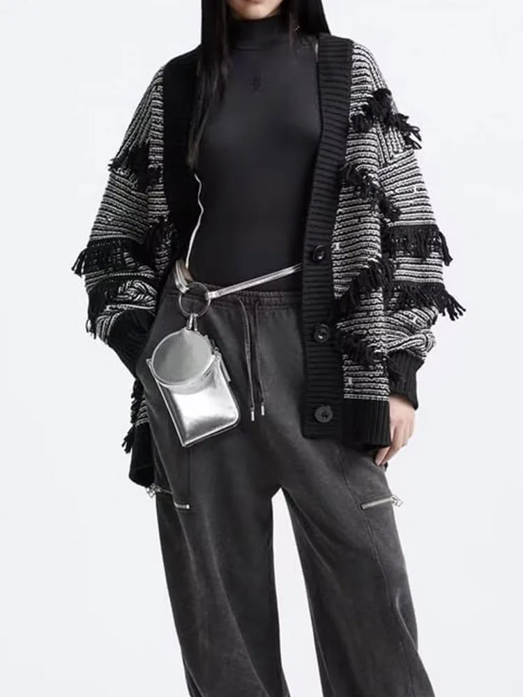 2023 Womens Autumn Cardigan Sweater Coats Casual Knitting V-Neck Buttons Tassel Loose Female Elegant Jacquard Sweater Clothing
2023 Womens Autumn Cardigan Sweater Coats Casual Knitting V-Neck Buttons Tassel Loose Female Elegant Jacquard Sweater Clothing