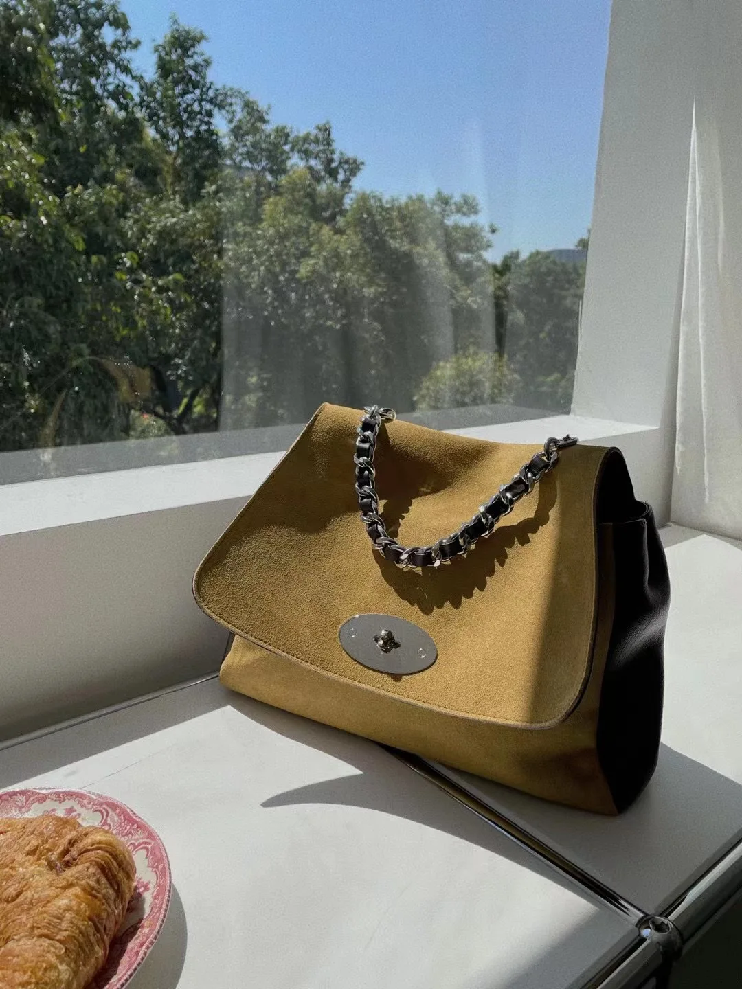 FIRMRANCH European American Vintage Large Capacity Frosted Suede Shoulder Bag Commuter Flap Chain Woman Handbag Cowhide Purse
FIRMRANCH European American Vintage Large Capacity Frosted Suede Shoulder Bag Commuter Flap Chain Woman Handbag Cowhide Purse