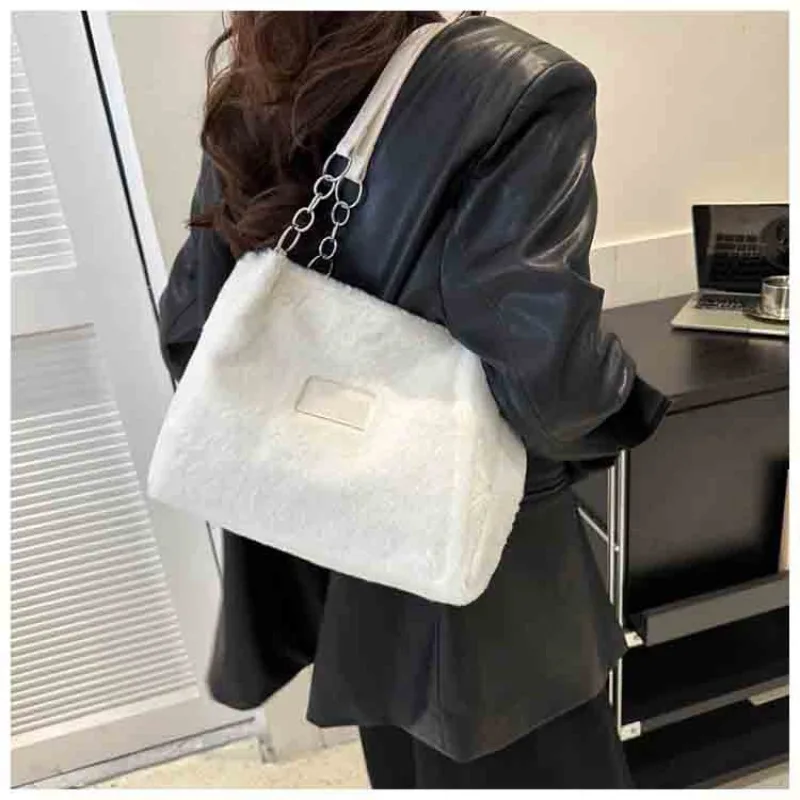 New Winter Large-capacity Plush Tote Shoulder Bag Fashion Texture Handbag Simple Commuter Shoulder Bag Luxury Brand Shoulder Bag
New Winter Large-capacity Plush Tote Shoulder Bag Fashion Texture Handbag Simple Commuter Shoulder Bag Luxury Brand Shoulder Bag