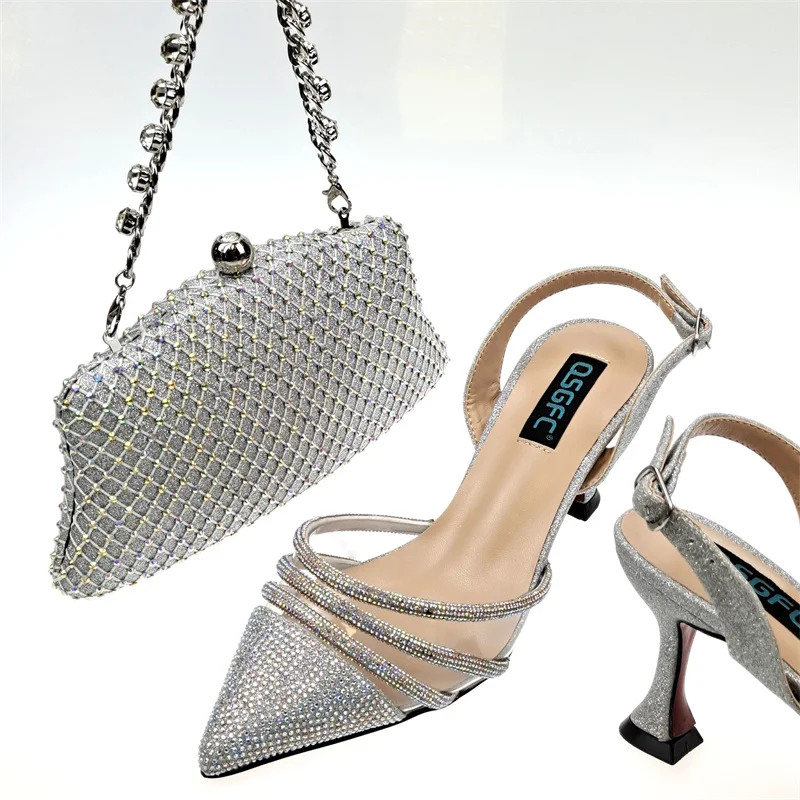 2022 New Fashionable Silver Color Nigerian Women Party Shoes With Bags Set for African Ladies Wedding Party
2022 New Fashionable Silver Color Nigerian Women Party Shoes With Bags Set for African Ladies Wedding Party