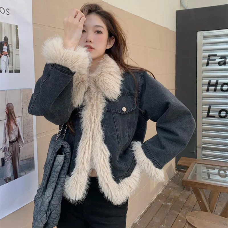 Thickened Women Cotton Coat Fashion Furry Trim Mixed Plush Denim Overcoat 2022 Winter New High-end Street Autumn Black Jacket
Thickened Women Cotton Coat Fashion Furry Trim Mixed Plush Denim Overcoat 2022 Winter New High-end Street Autumn Black Jacket