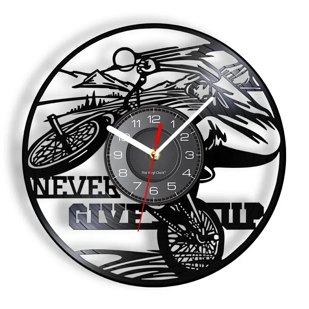 

Настенные часы для велосипедистов с виниловой пластиной, домашний декор для велосипеда, вдохновляющая цитата, часы «никогда не сдавайся», спортивный подарок ручной работы для любителей езды