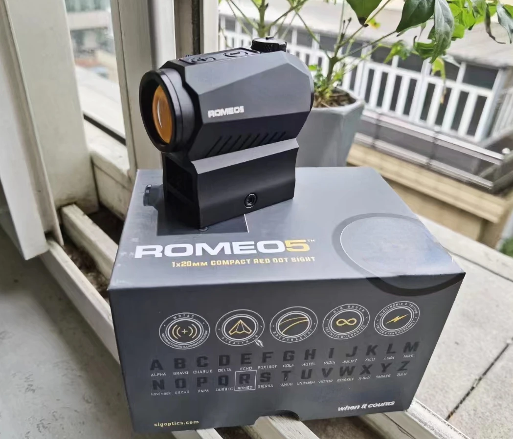 High-quality ROMEO5 1x20mm Compact 2 MOA Red Dot Sight Shake Awake Motion Sensor Reflex Scope with Original Box
High-quality ROMEO5 1x20mm Compact 2 MOA Red Dot Sight Shake Awake Motion Sensor Reflex Scope with Original Box