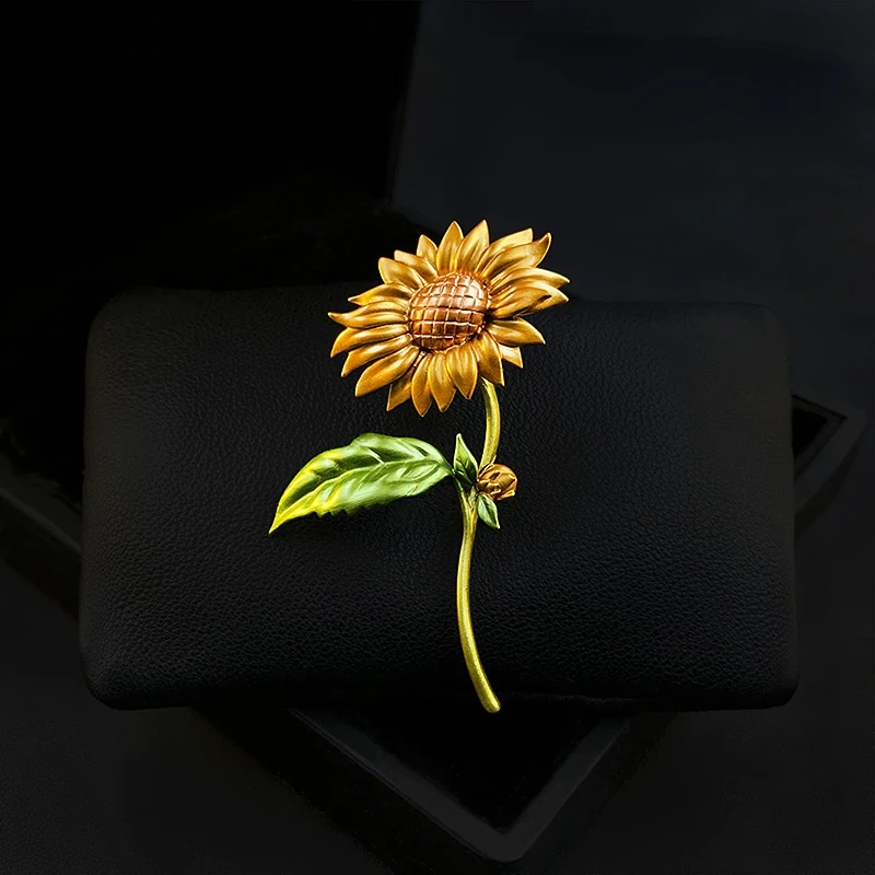 Retro Three-Dimensional Flower Sunflower Brooch High-End Women Suit Accessories Elegance and Creativity Pin Corsage Jewelry Pins
Retro Three-Dimensional Flower Sunflower Brooch High-End Women Suit Accessories Elegance and Creativity Pin Corsage Jewelry Pins