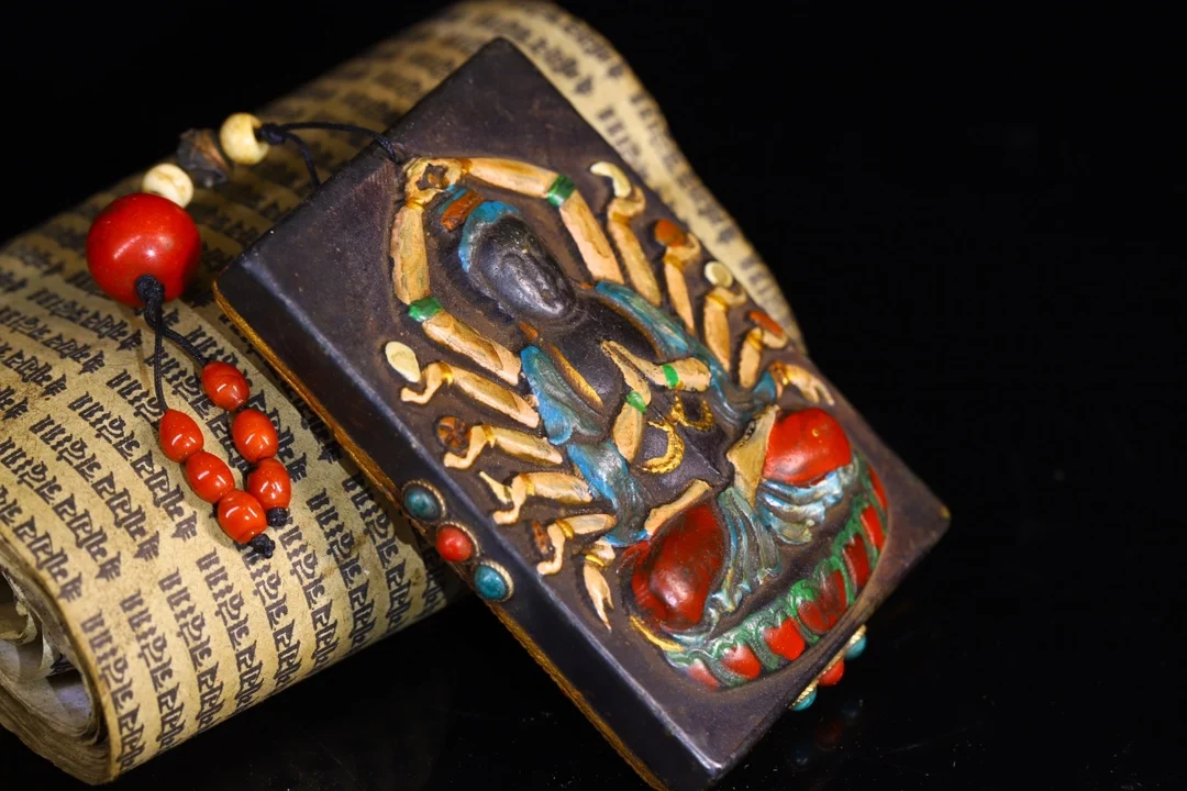 3"Tibet Temple Collection Old Natural Meteorite Mosaic Gem gZi Beads Shell 1000 Arm Guanyin Cundhi Bodhisattva Pendant Amulet
3"Tibet Temple Collection Old Natural Meteorite Mosaic Gem gZi Beads Shell 1000 Arm Guanyin Cundhi Bodhisattva Pendant Amulet