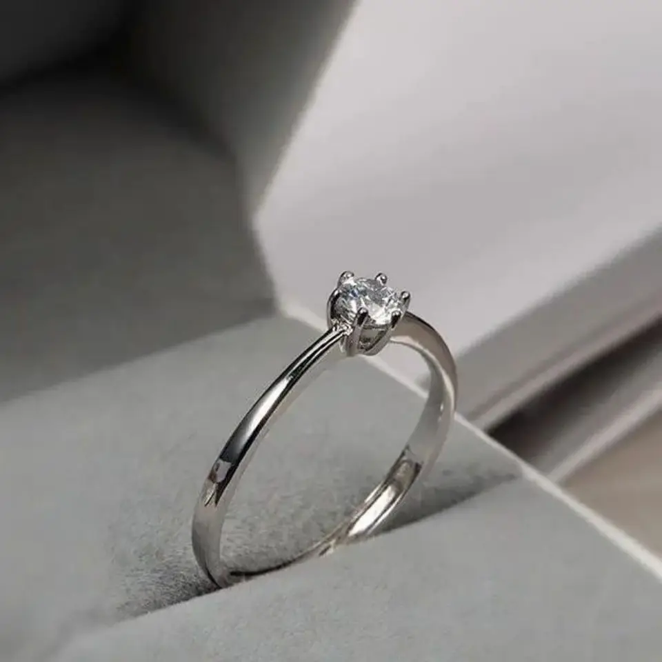 Moissanite diamond ring women's simple small diamond ring super flash sterling silver imitation platinum engagement ring
Moissanite diamond ring women's simple small diamond ring super flash sterling silver imitation platinum engagement ring