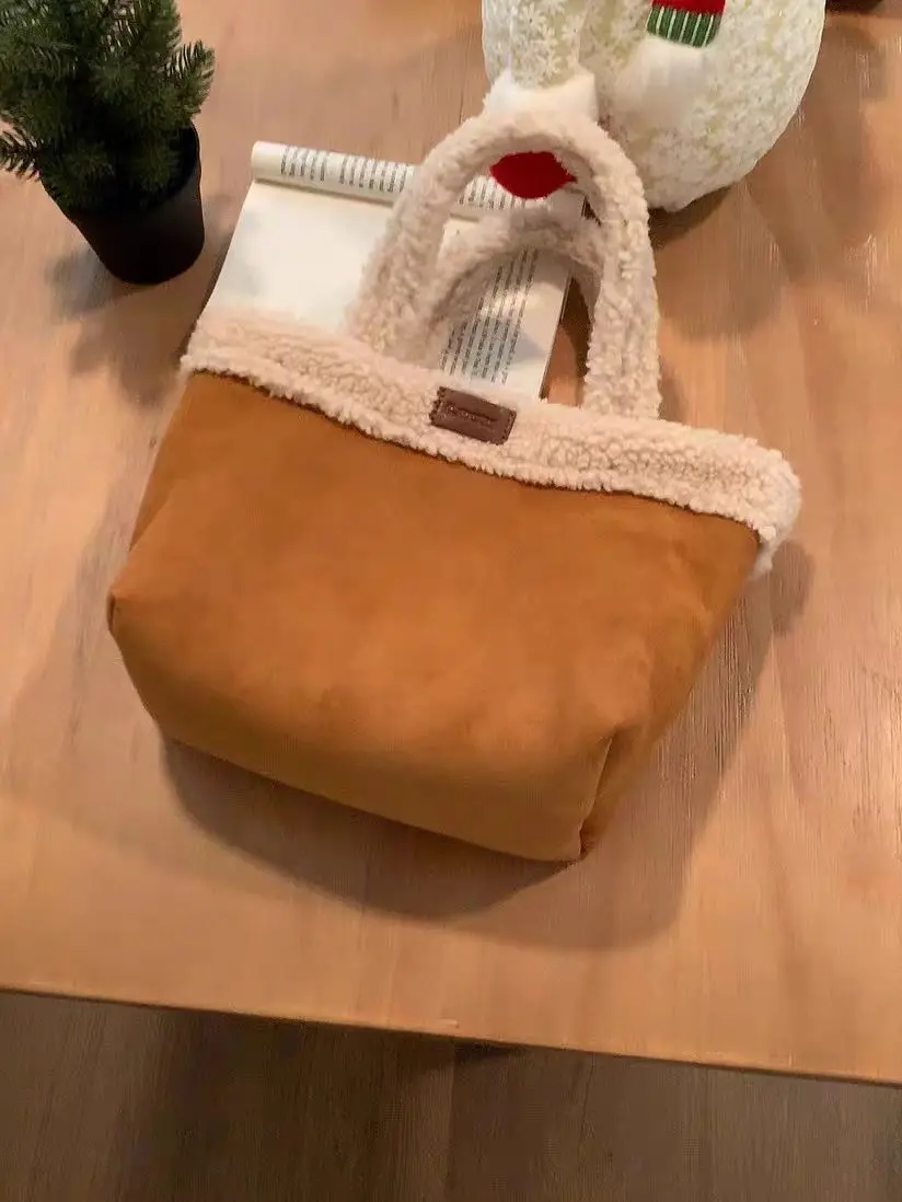 Korean 2023 New Winter Patchwork Deer Skin Cashmere Lamb Wool Women's Handbag Plush Casual Double-sided Bucket Bag Tote Bag Ins
Korean 2023 New Winter Patchwork Deer Skin Cashmere Lamb Wool Women's Handbag Plush Casual Double-sided Bucket Bag Tote Bag Ins