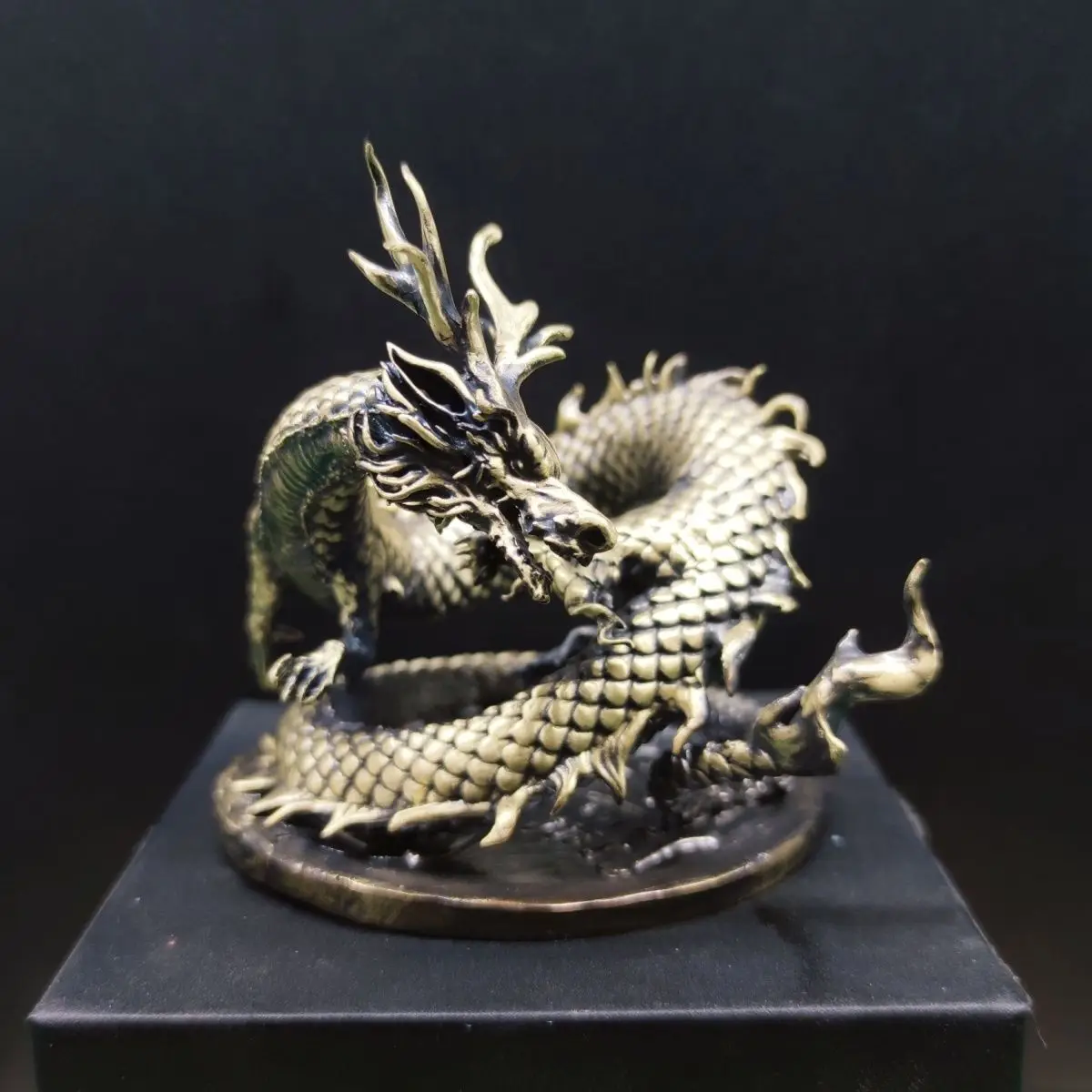 11cm solid copper dragon tabletop decoration five-claw gold dragon handicraft living room office home decoration
11cm solid copper dragon tabletop decoration five-claw gold dragon handicraft living room office home decoration