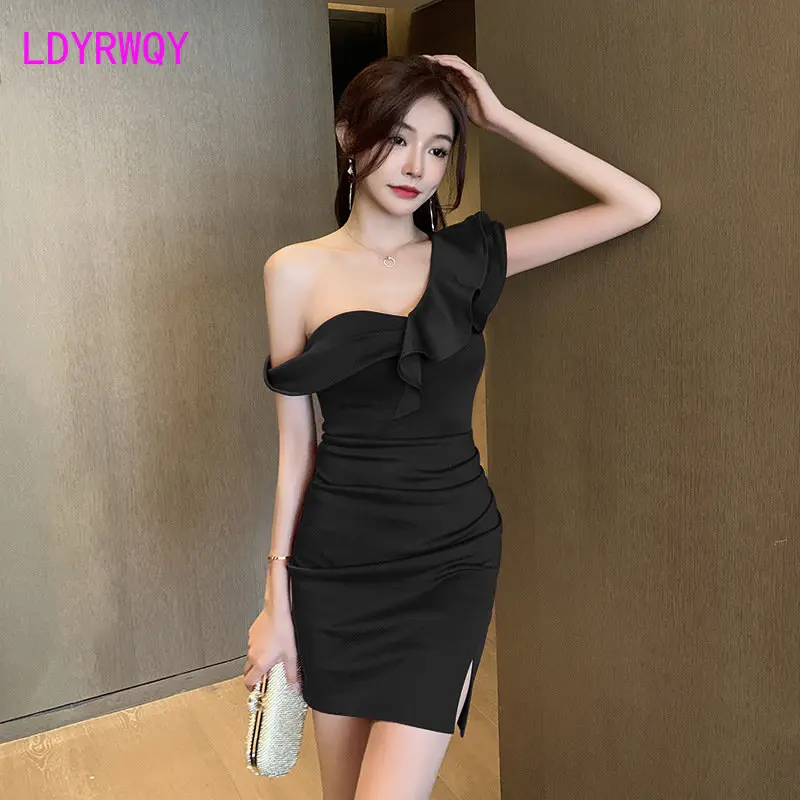 Low cut sexy single shoulder breast dress auricularia edge trim slit female night bath foot technician work clothes
Low cut sexy single shoulder breast dress auricularia edge trim slit female night bath foot technician work clothes