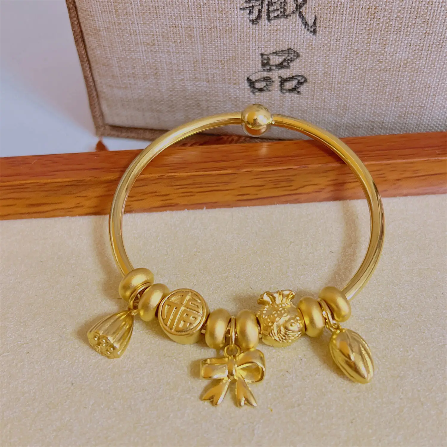 

UMQ Original Retro Golden Lotus Seed Lotus Seedpod Ancient Bracelet Niche Temperament Women's Bracelet