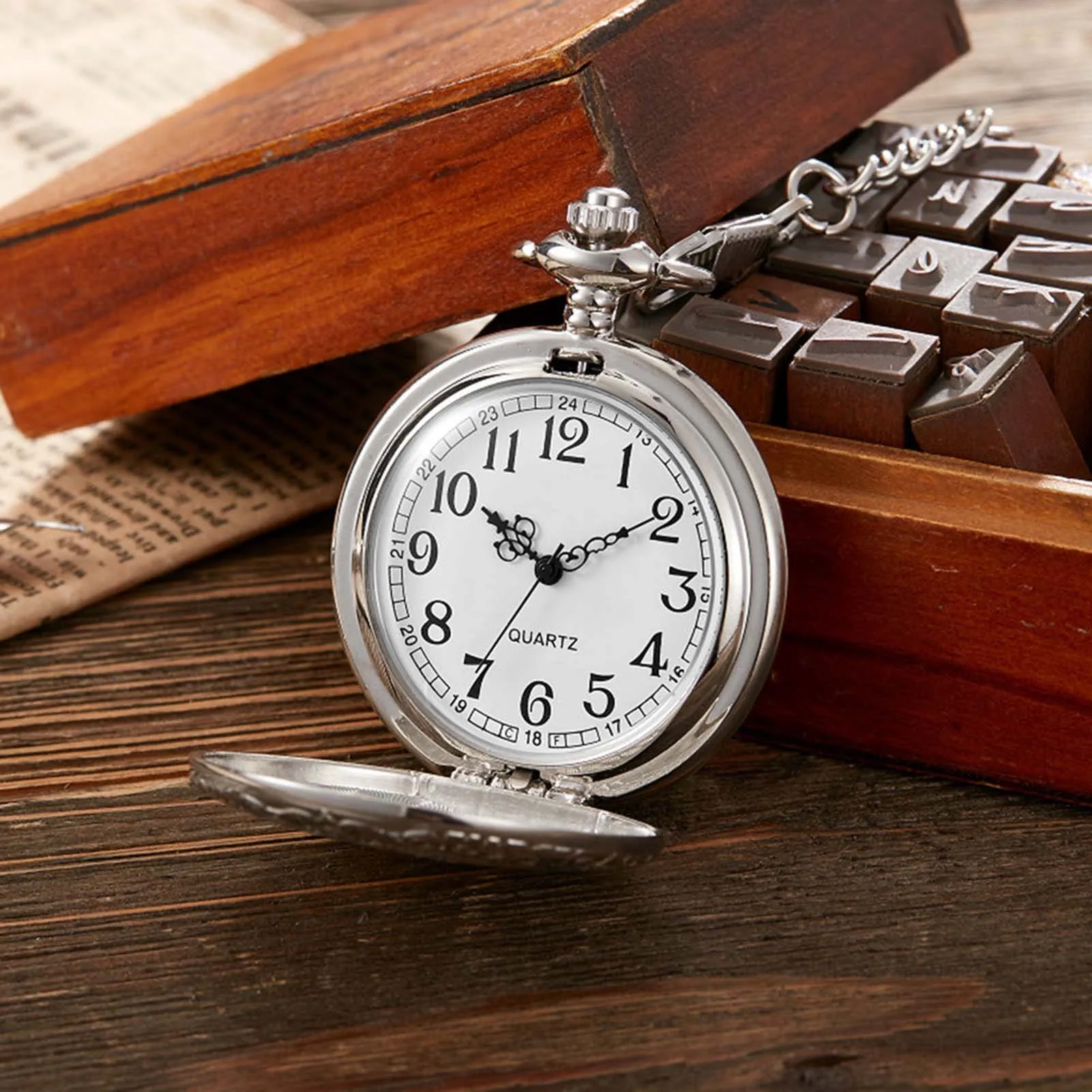 New Quartz Pocket Watches with Chain Roman Numerals Scale Pocket Watch Gift for New Year Valentine's Day
New Quartz Pocket Watches with Chain Roman Numerals Scale Pocket Watch Gift for New Year Valentine's Day