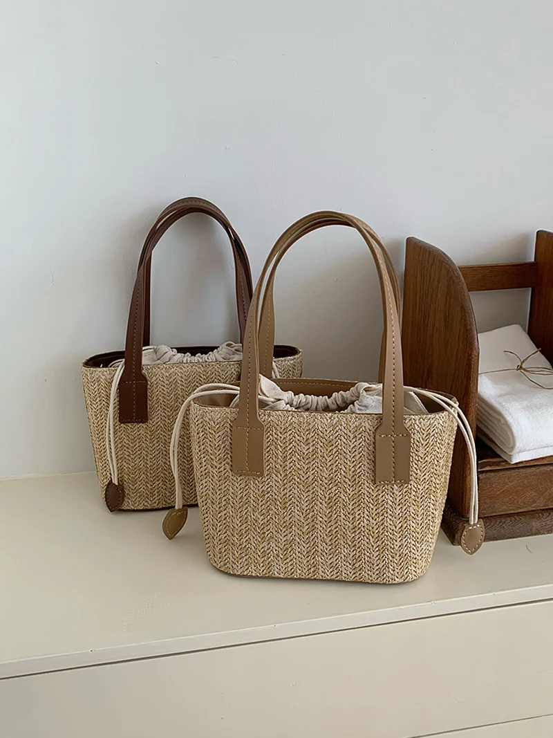 Летняя модная плетеная Лоскутная сумка-тоут из соломы, вместительная сумка на шнурке, Женская универсальная сумка через плечо
Летняя модная плетеная Лоскутная сумка-тоут из соломы, вместительная сумка на шнурке, Женская универсальная сумка через плечо
