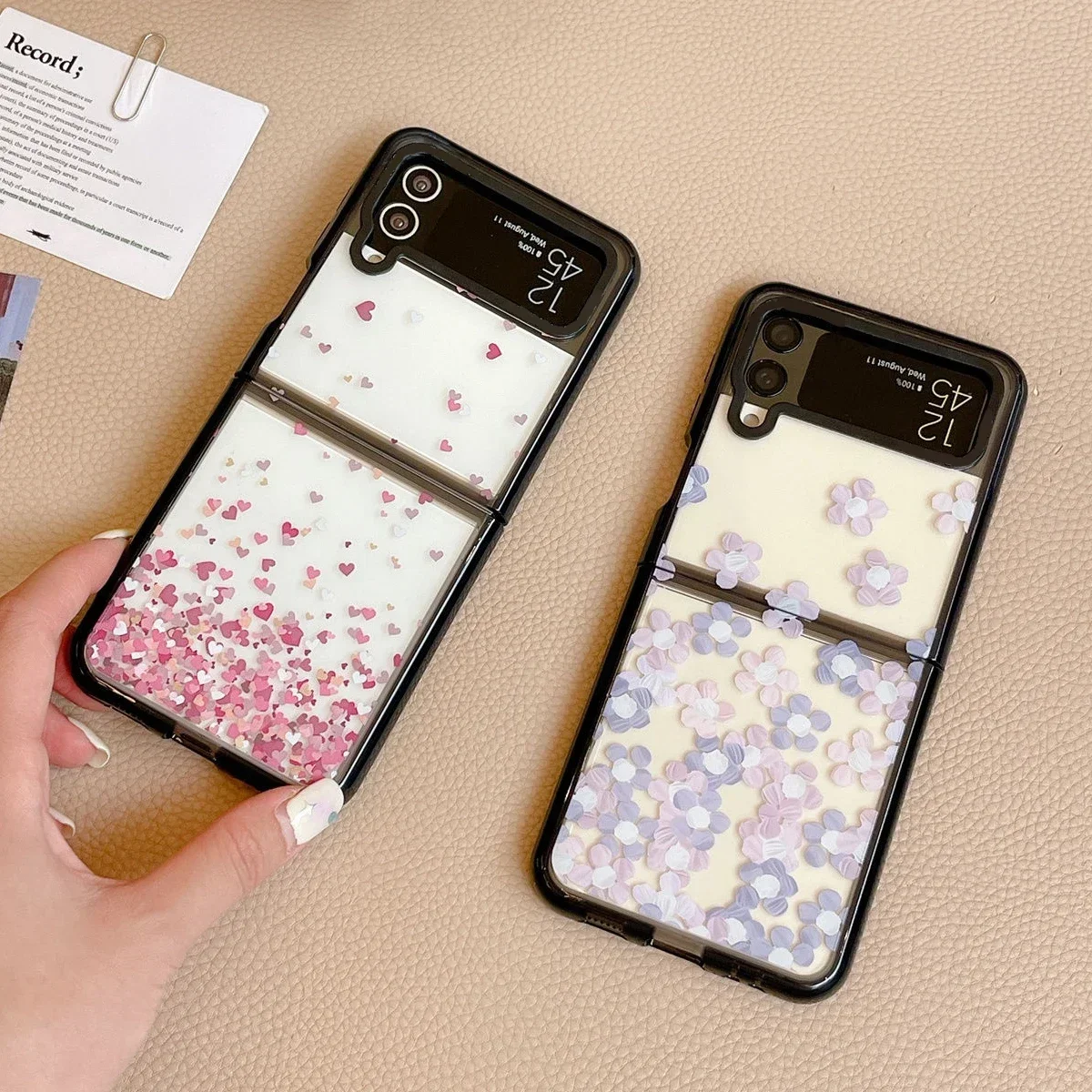 Acrylic Black Border Flowers Hearts Phone Case for Samsung Galaxy Z Flip 5 4 3 Back Cover for ZFlip4 ZFlip5 Hard Case Shell
Acrylic Black Border Flowers Hearts Phone Case for Samsung Galaxy Z Flip 5 4 3 Back Cover for ZFlip4 ZFlip5 Hard Case Shell