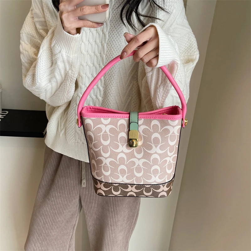 Adjustable Shoulder Strap Exquisite Workmanship Soft Comfort Locking Zipper Open And Close Shopping Commuter Shoulder Bag
Adjustable Shoulder Strap Exquisite Workmanship Soft Comfort Locking Zipper Open And Close Shopping Commuter Shoulder Bag