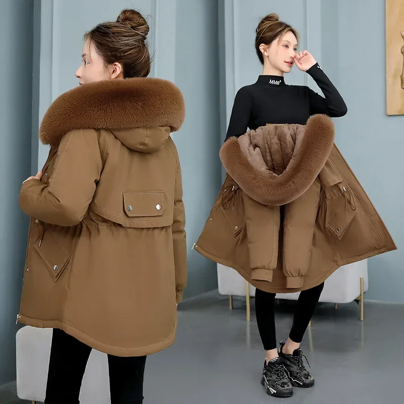 2023 Winter New Style Overcoming Women's Mid length Swallowtail Plush Thickened Cotton Coat Cotton Coat Large Wool Collar Coat
2023 Winter New Style Overcoming Women's Mid length Swallowtail Plush Thickened Cotton Coat Cotton Coat Large Wool Collar Coat