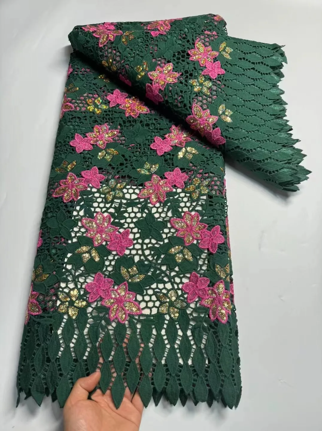 African Sequence Lace Fabric 2024 Flower/Green High Quality Nigerian French Tulle with Sequins Lace Fabric For Wedding Sewing A2
African Sequence Lace Fabric 2024 Flower/Green High Quality Nigerian French Tulle with Sequins Lace Fabric For Wedding Sewing A2
